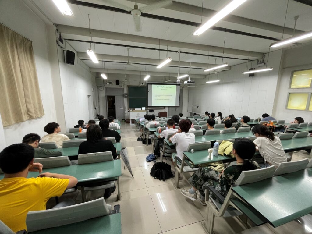 川井明が西安電子科技大での招待講義写真